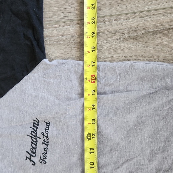 Authentic Vintage 1983 Headpins Rock tour Tee🇨🇦 - Picture 9 of 11